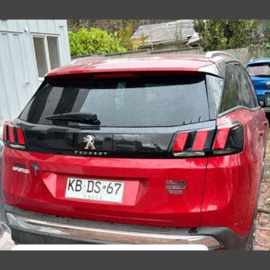 Peugeot 3008 rojo robado en Colina, patente KBDS67