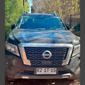 Nissan Navara negro robado en Buin, patente RZST15